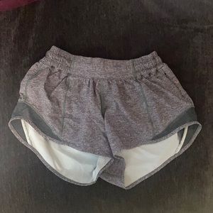 Lulu Lemon Hotty Hot Low-Rise Lined Short 2.5"